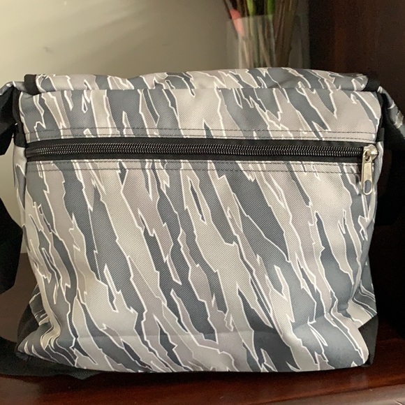 Crossbody Bag - Picture 4 of 4